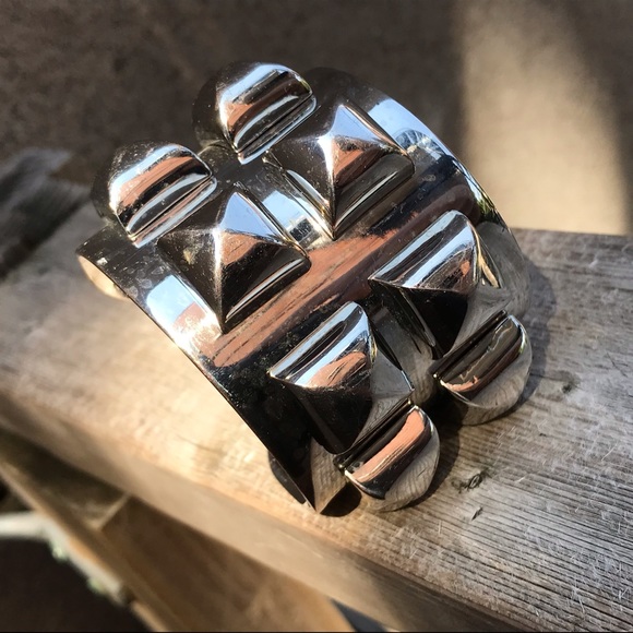 Vince Camuto Bold Chunky Pyramid Stud Studded Cuff - Picture 9 of 15